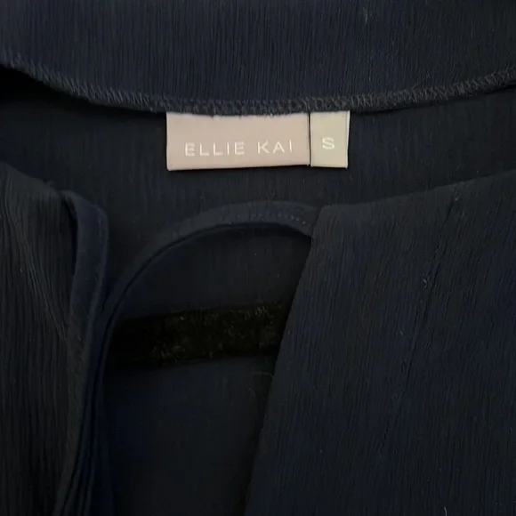 Navy Ellie Kai top - Picture 3 of 4